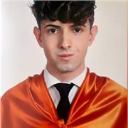 Graduado en Administración y Dirección de Empresas y en Bachillerato de Ciencias Sociales con matrícula de honor